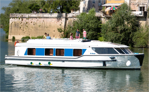SomeOne-logo-design-le-boat-leisure-boats-15